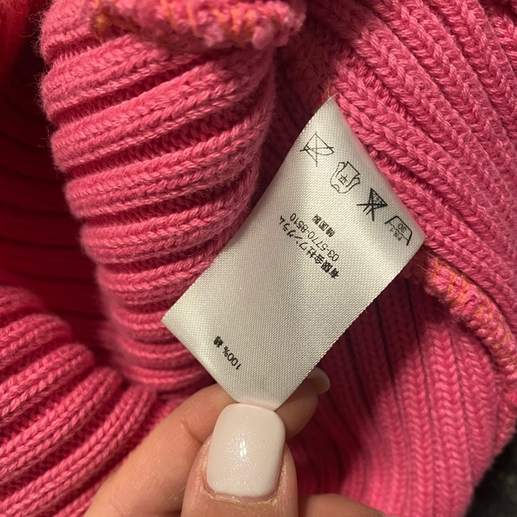 Like new authentic pink supreme beanie - Picture 3 of 4